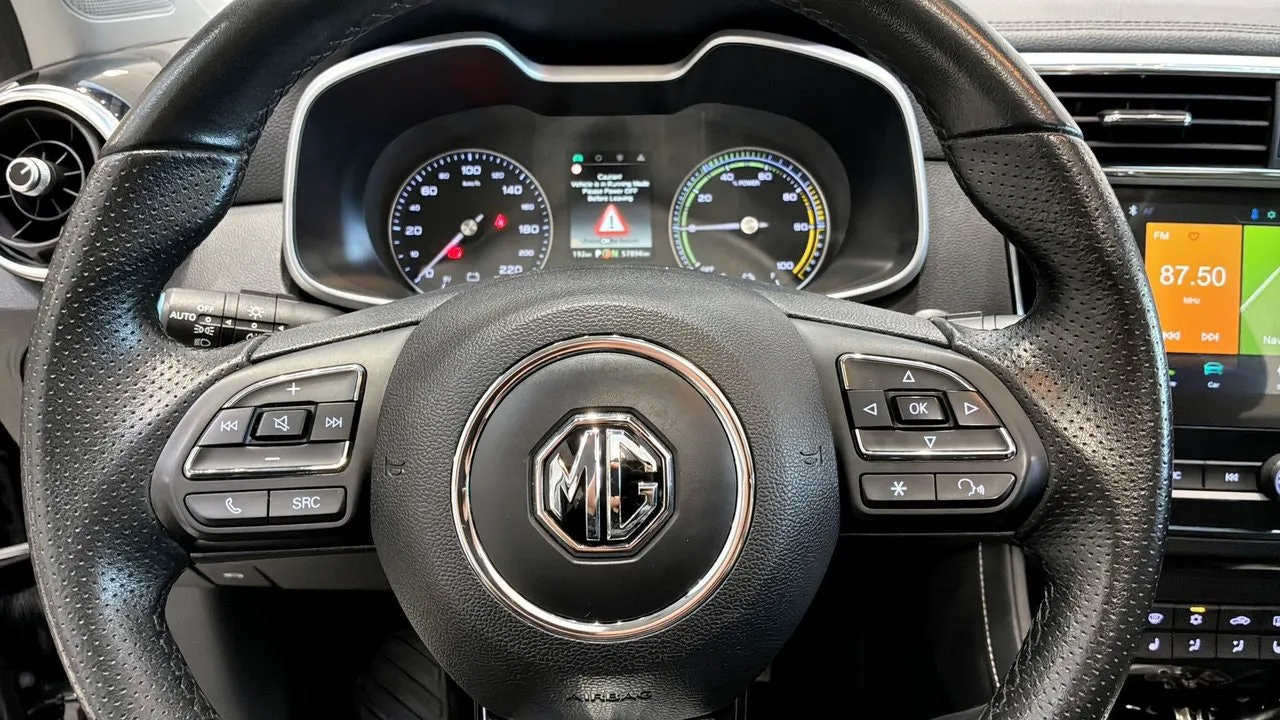 Vehicle image 18