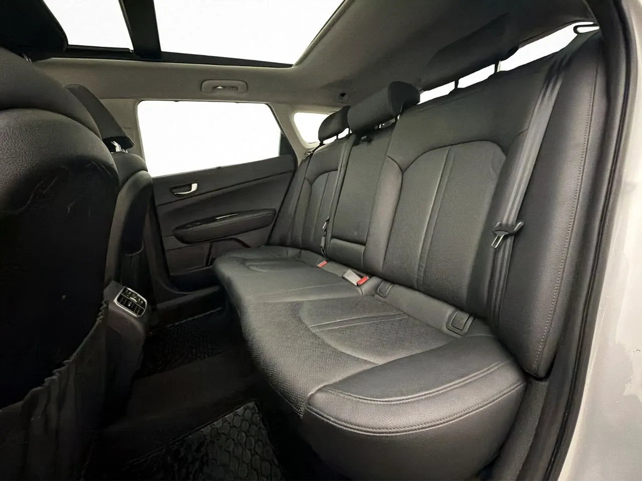 Vehicle image 32