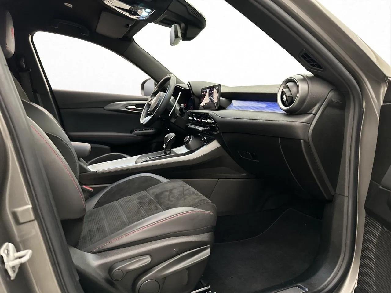 Vehicle image 25