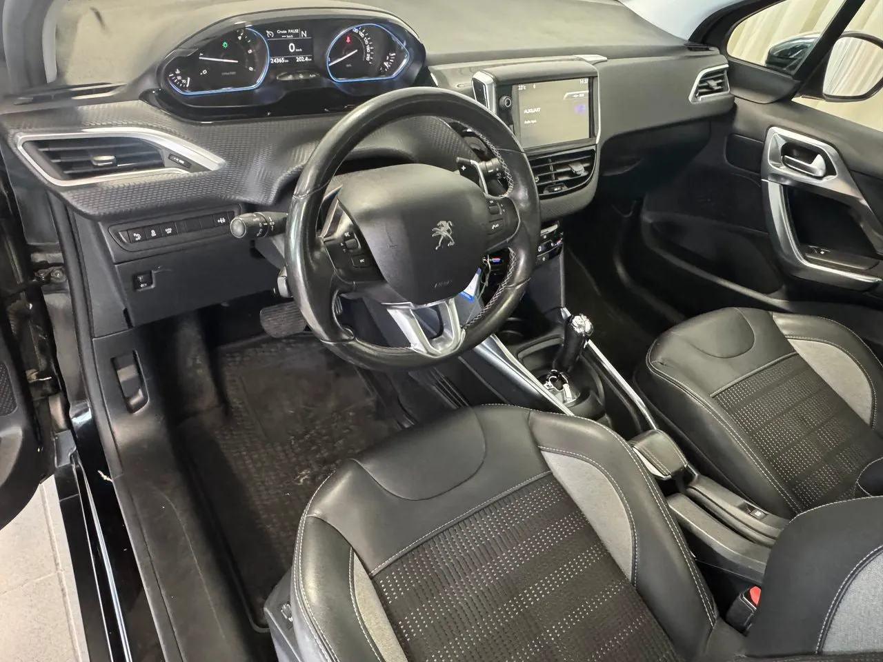 Vehicle image 6