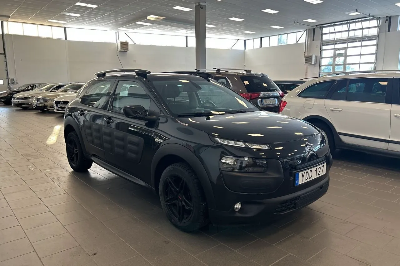 Vehicle image 4