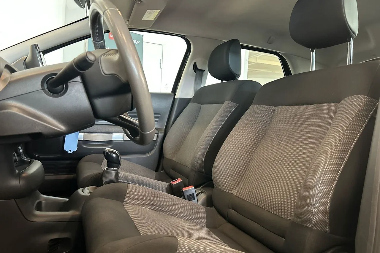 Vehicle image 11