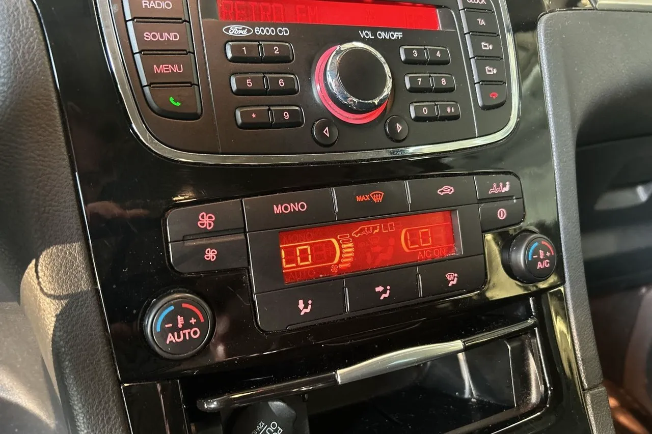 Vehicle image 32