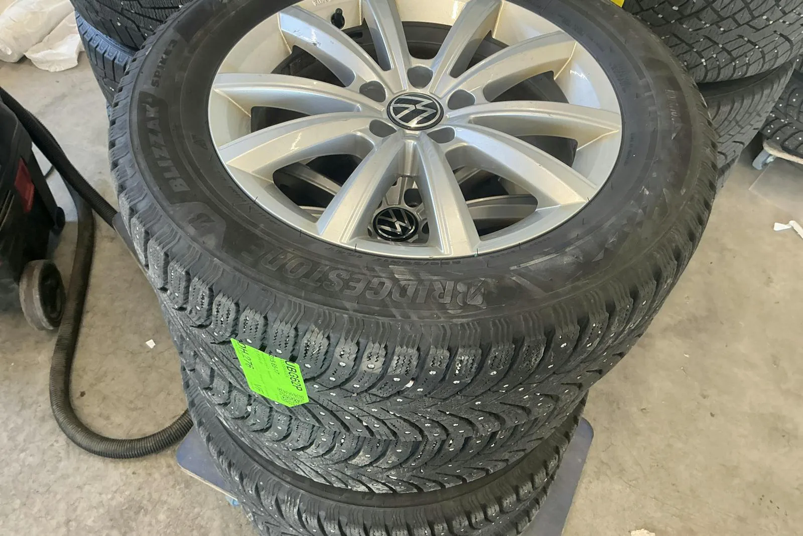Vehicle image 19