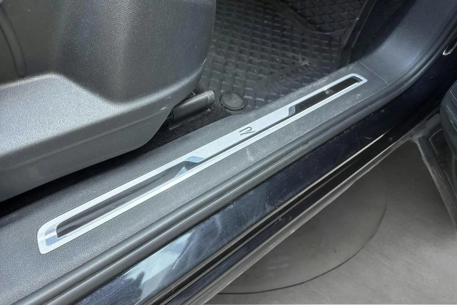 Vehicle image 18