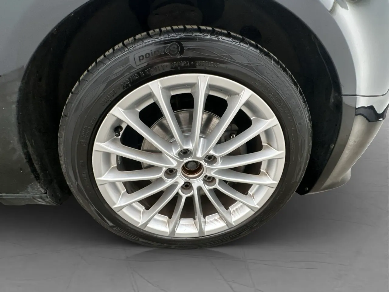 Vehicle image 25