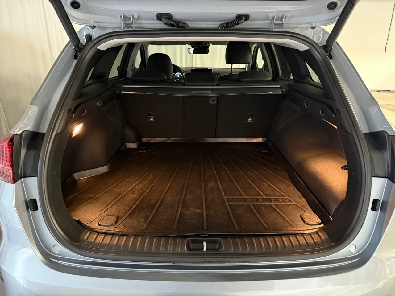 Vehicle image 17