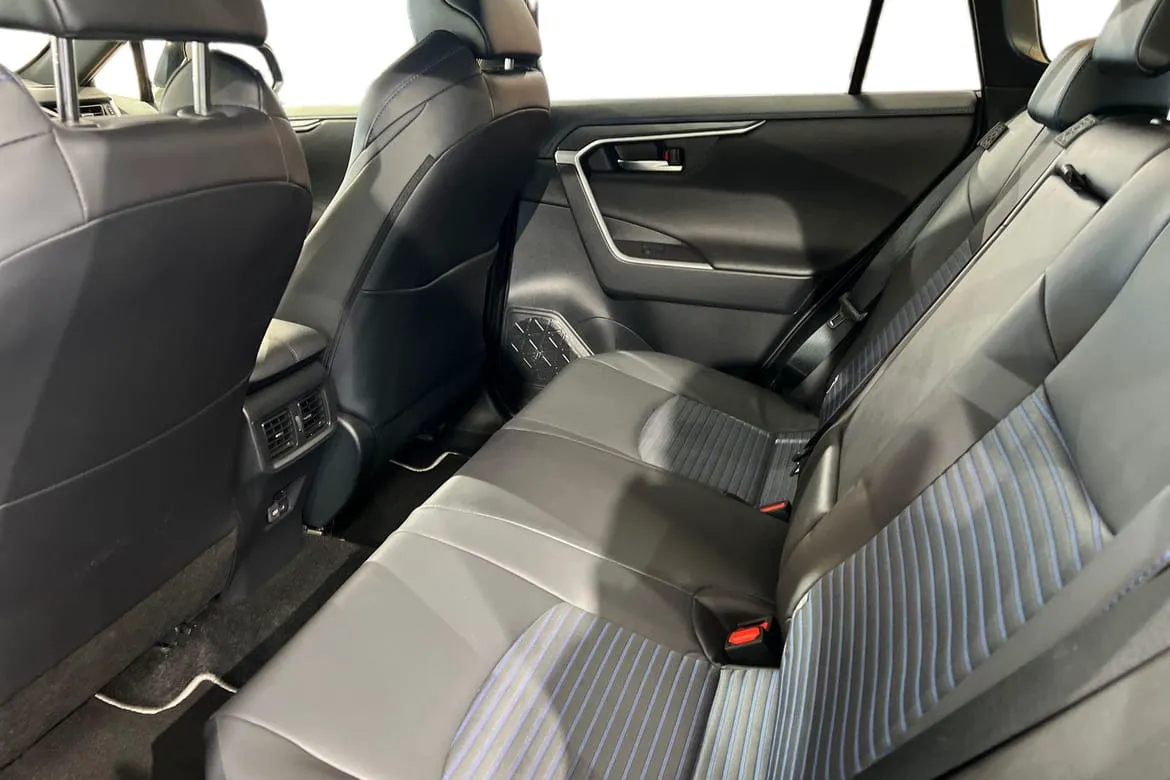 Vehicle image 14