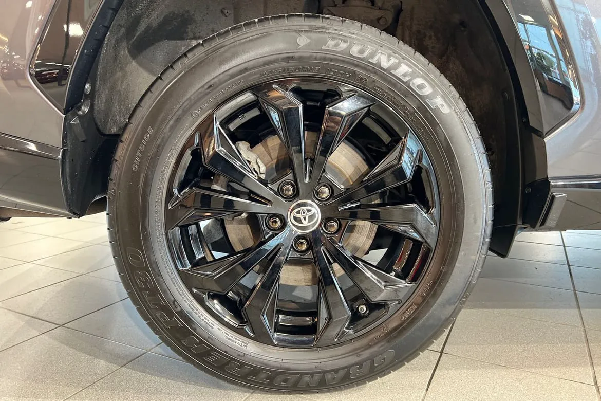 Vehicle image 18