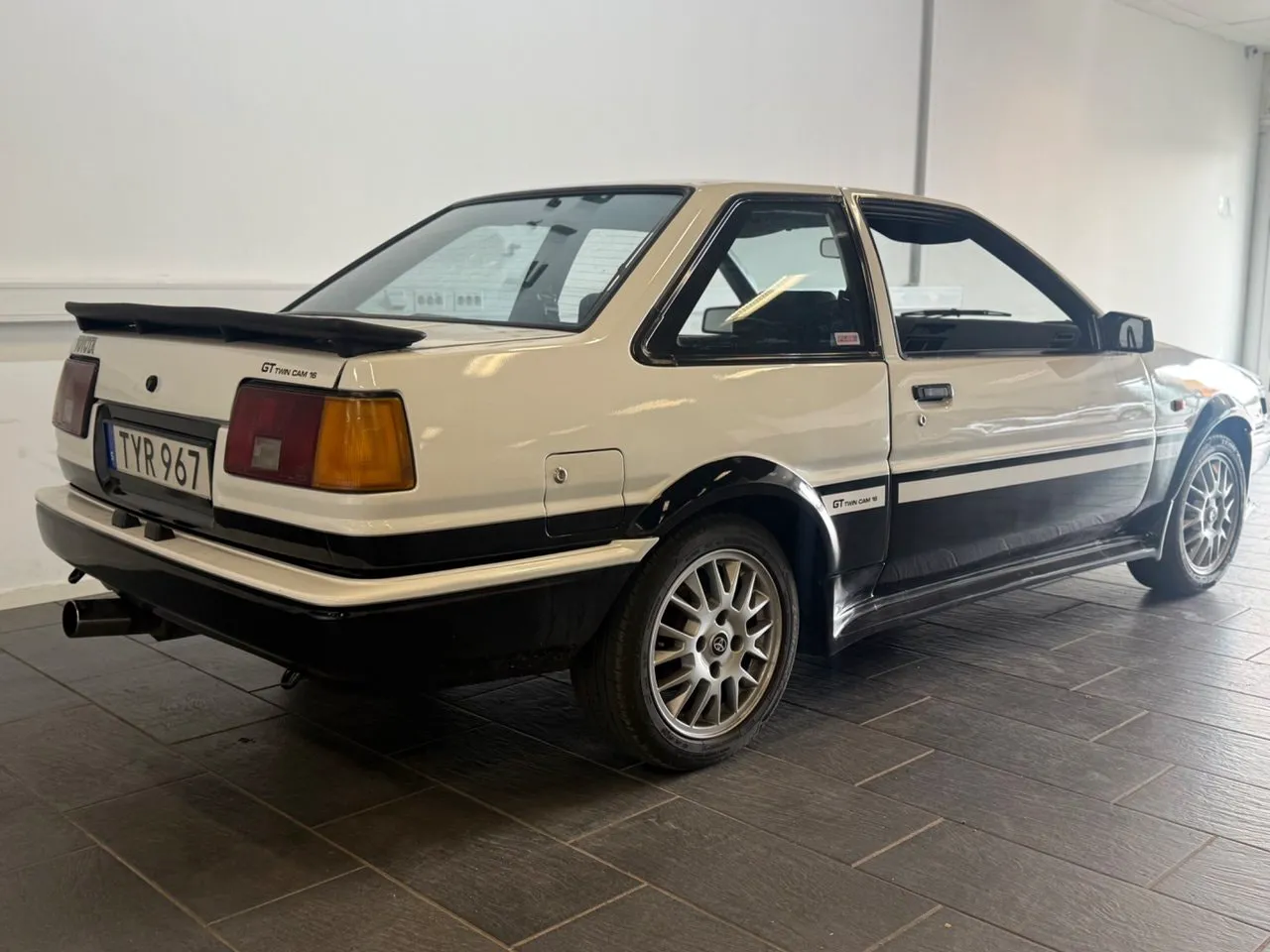 Vehicle image 9