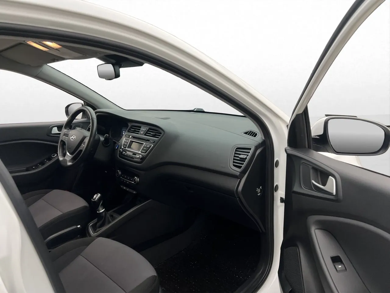 Vehicle image 18