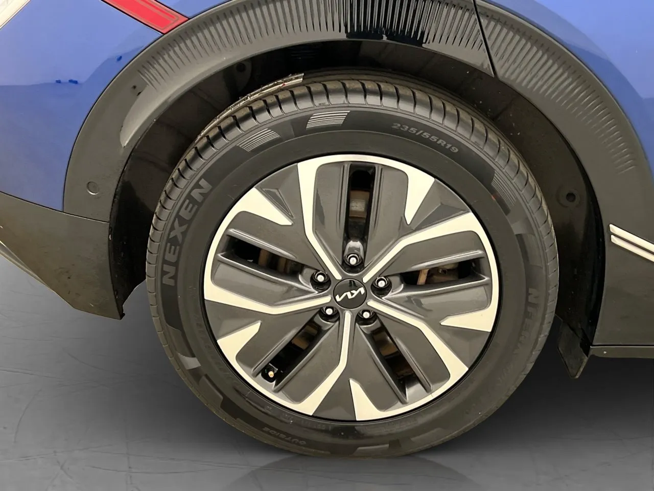 Vehicle image 33