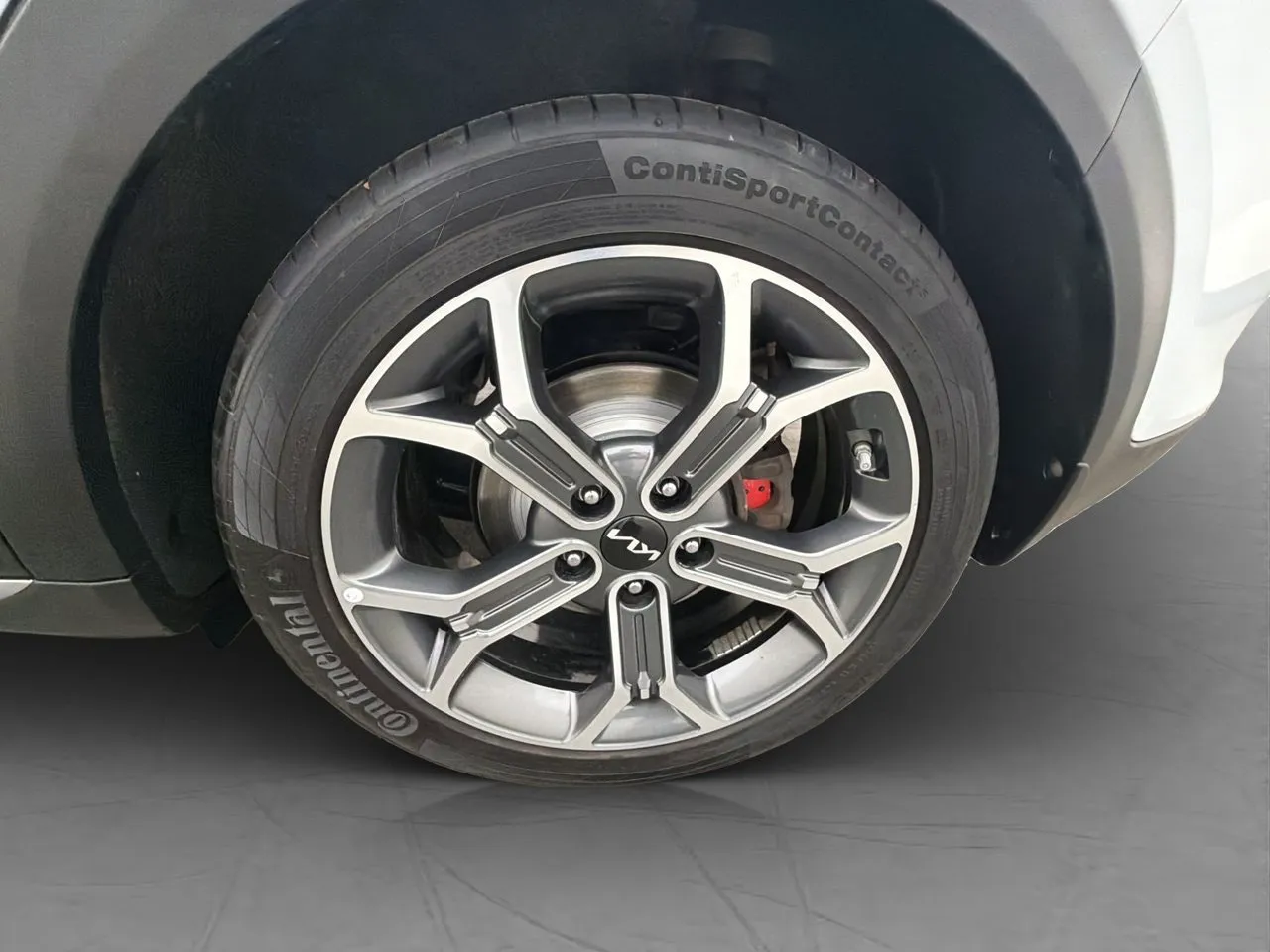 Vehicle image 32