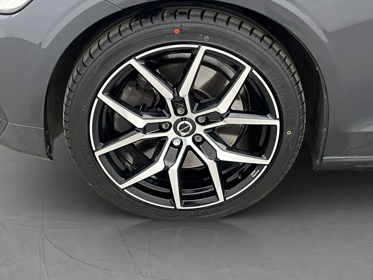 Vehicle image 32
