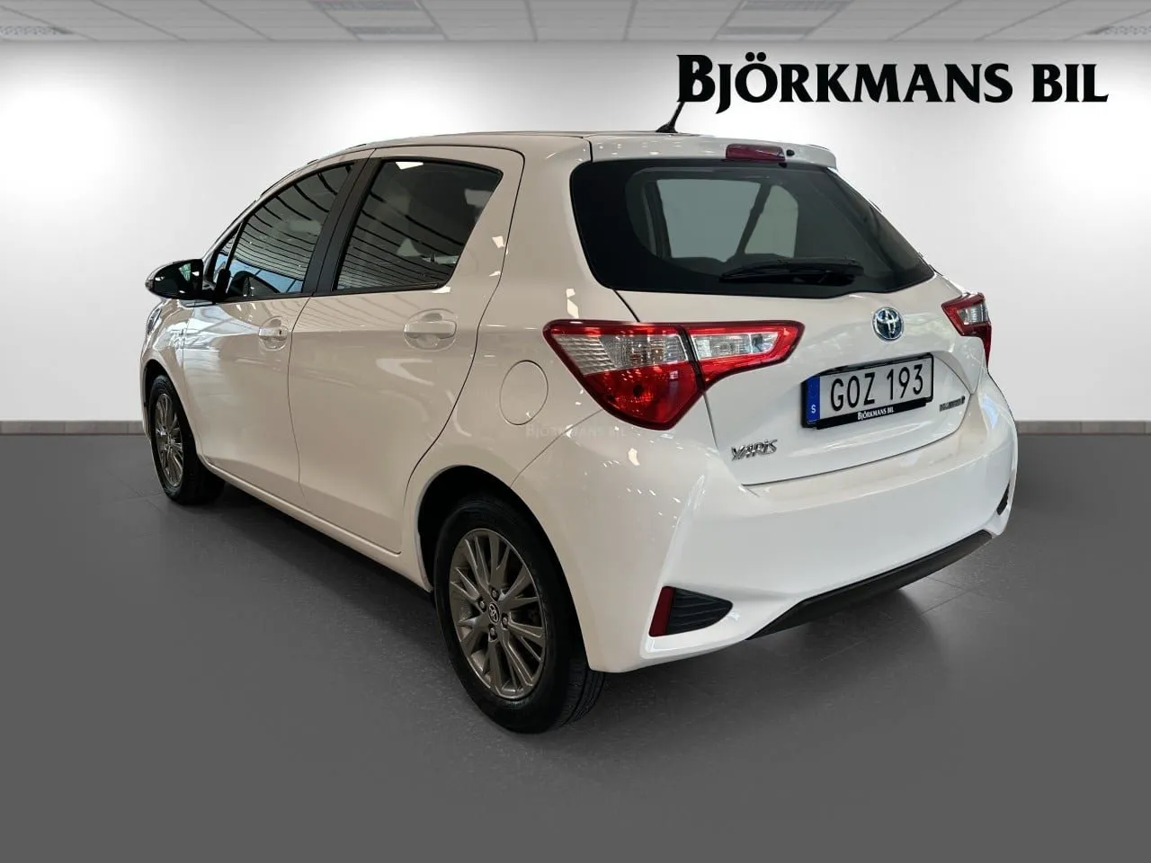 Vehicle image 5