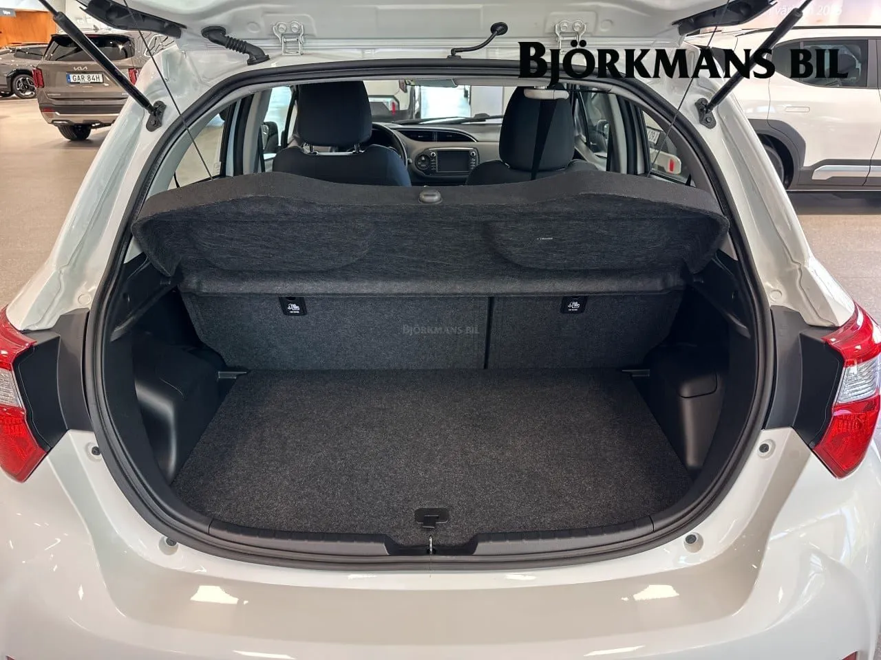 Vehicle image 13