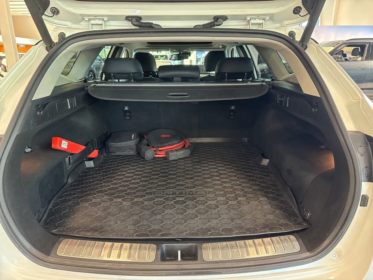 Vehicle image 13