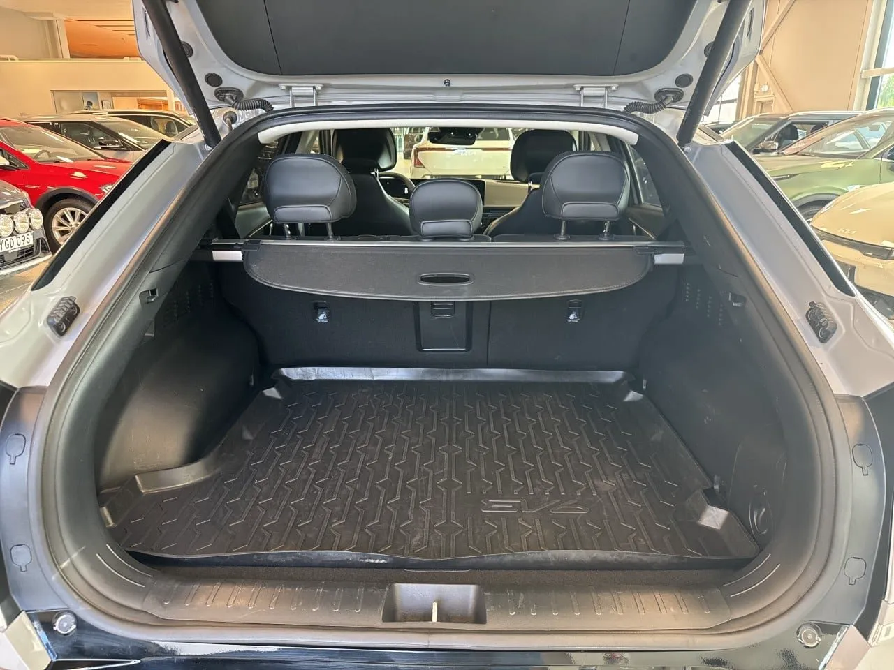 Vehicle image 13