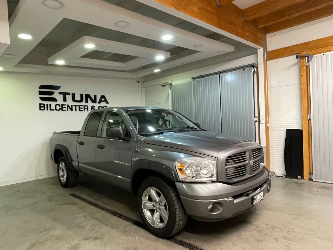 Vehicle image 16