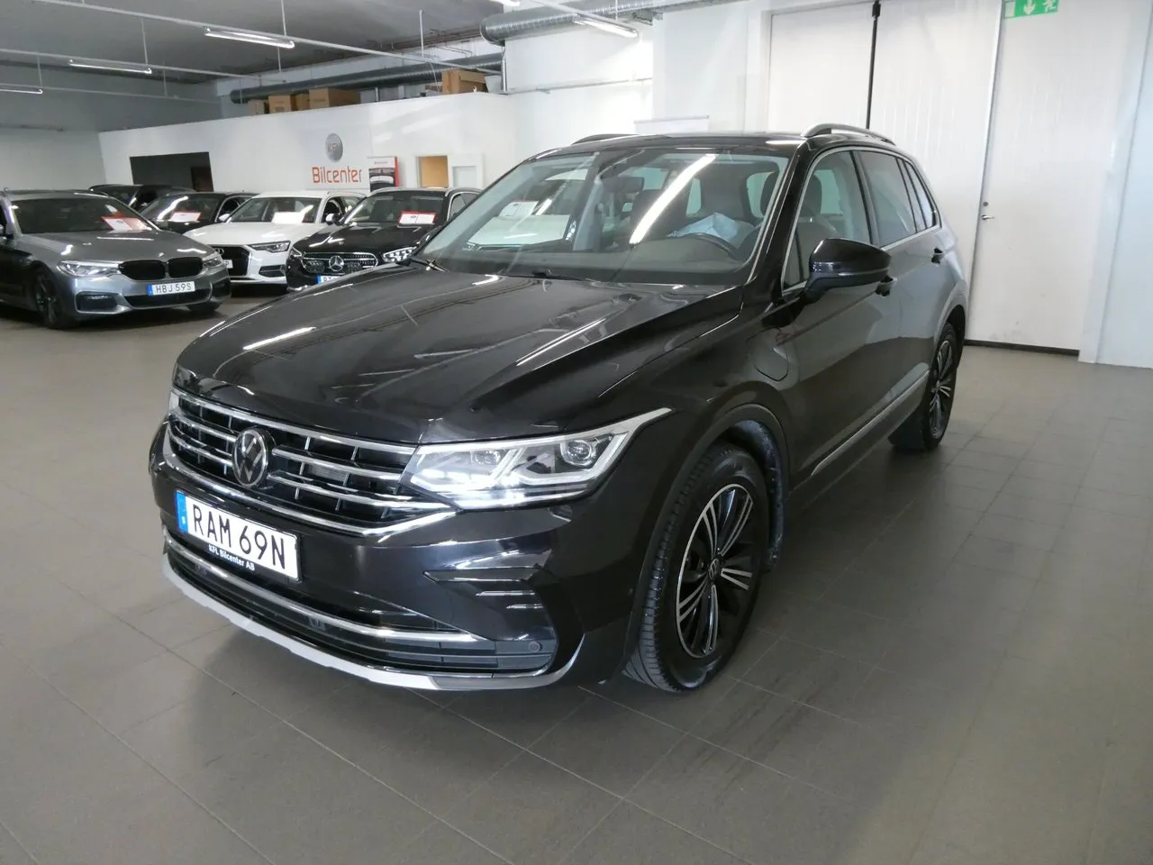 Vehicle image 6