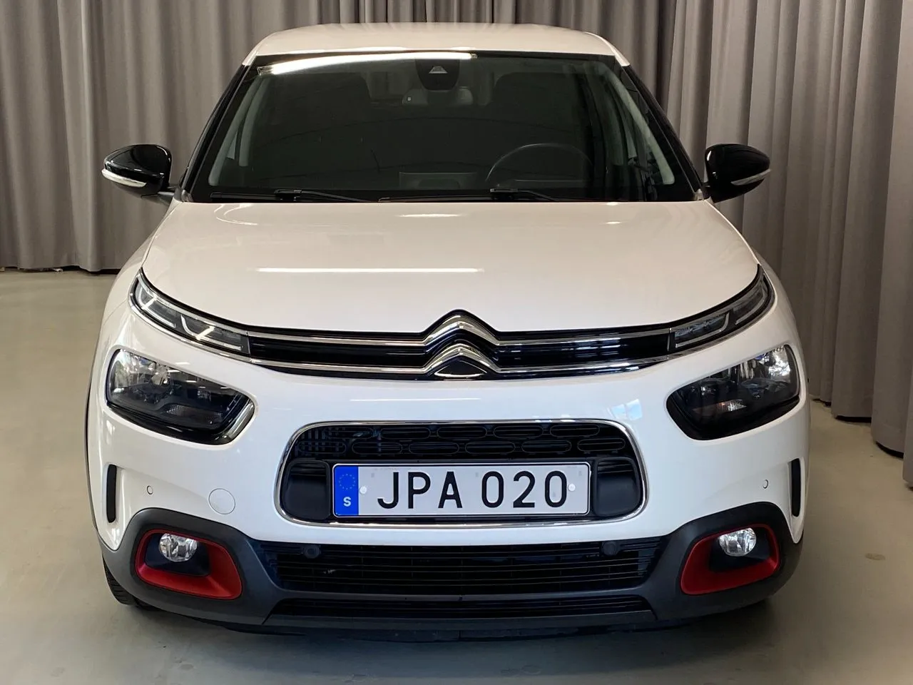 Vehicle image 3