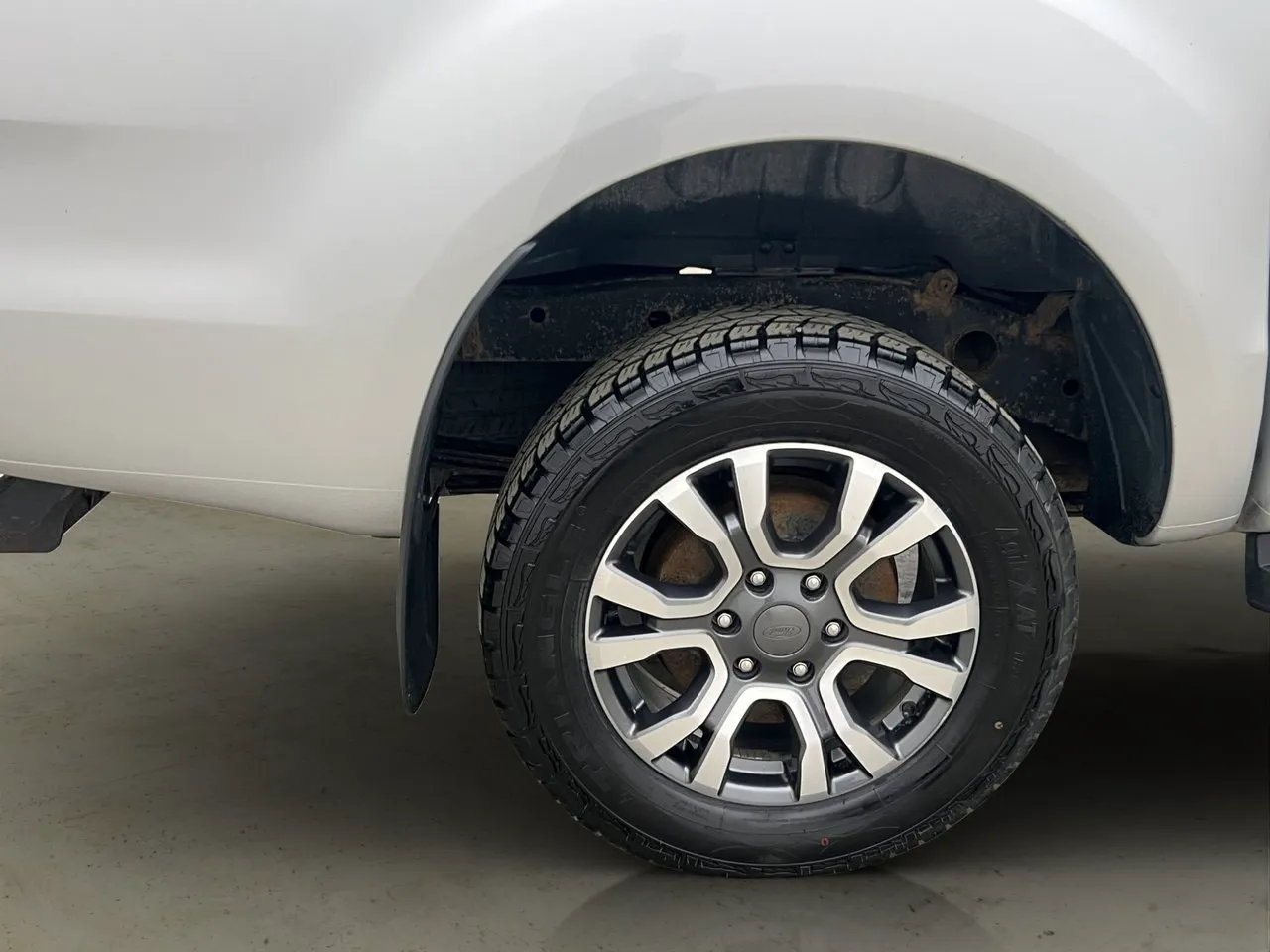 Vehicle image 32