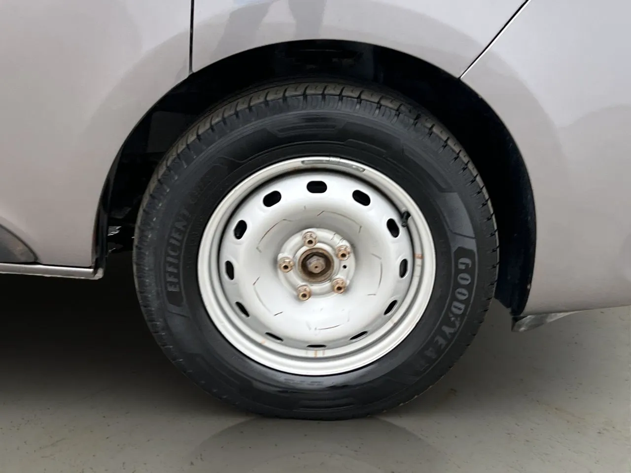 Vehicle image 28