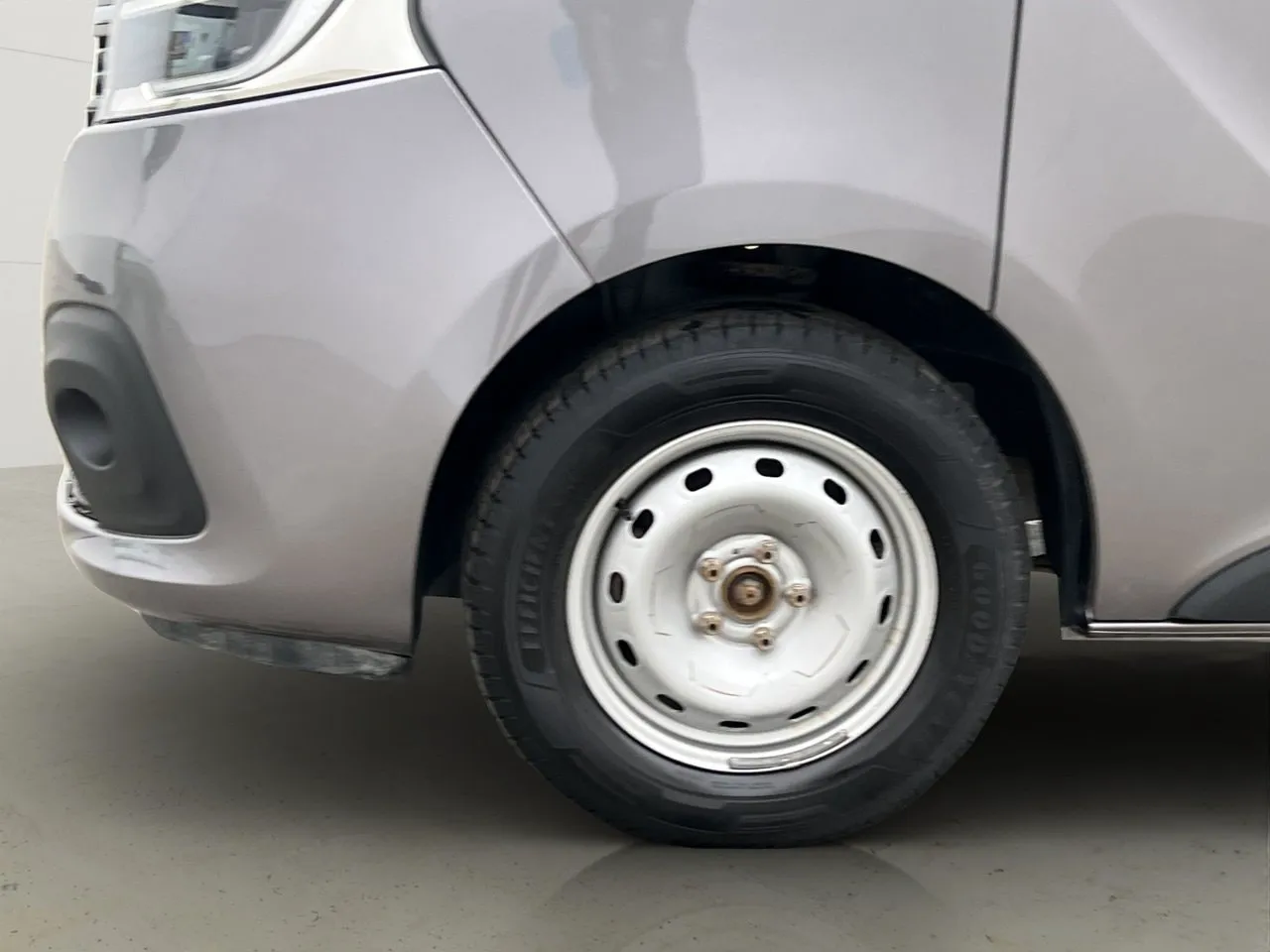 Vehicle image 25