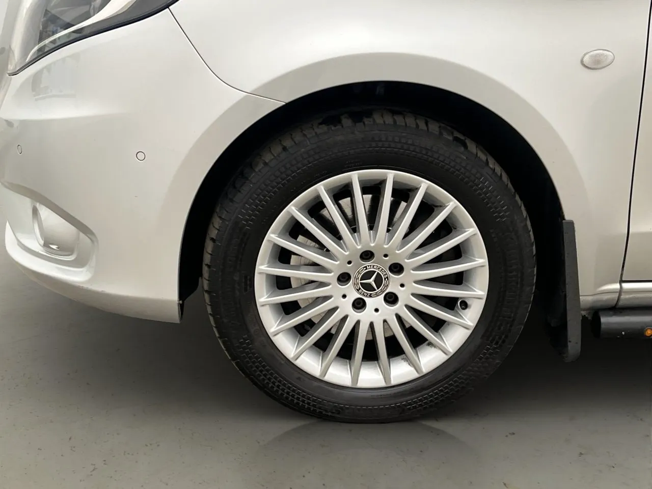 Vehicle image 30