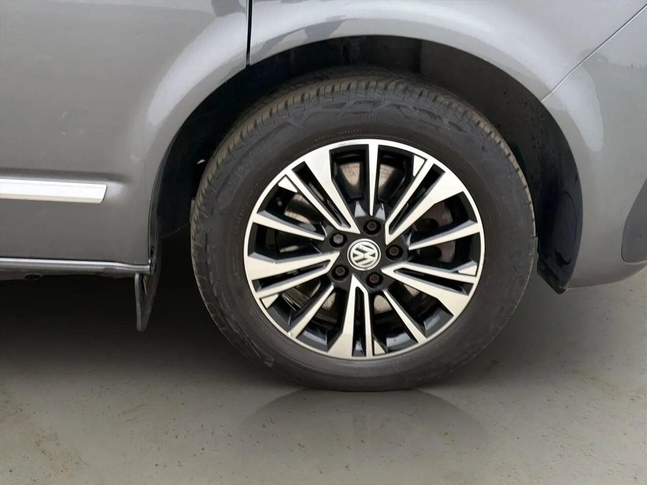Vehicle image 32