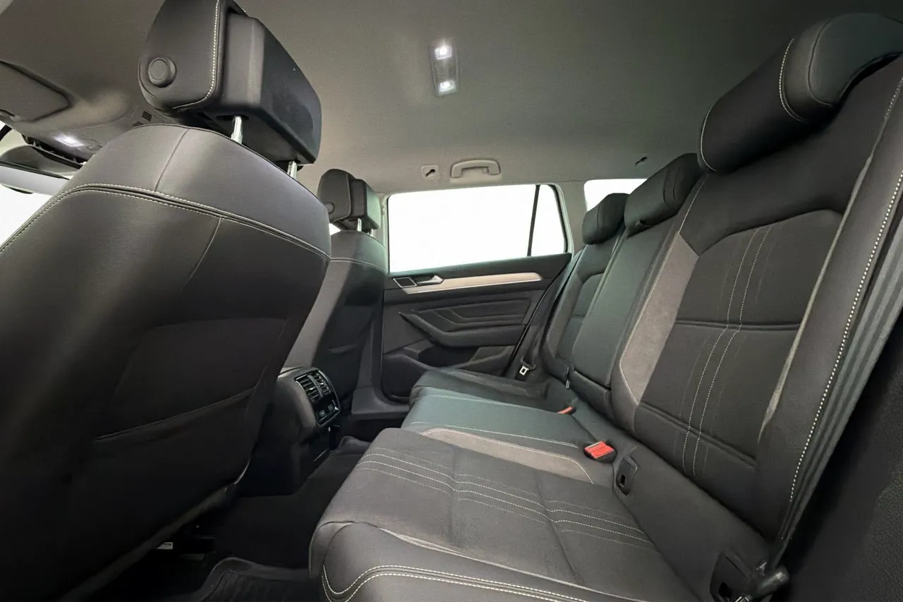Vehicle image 21