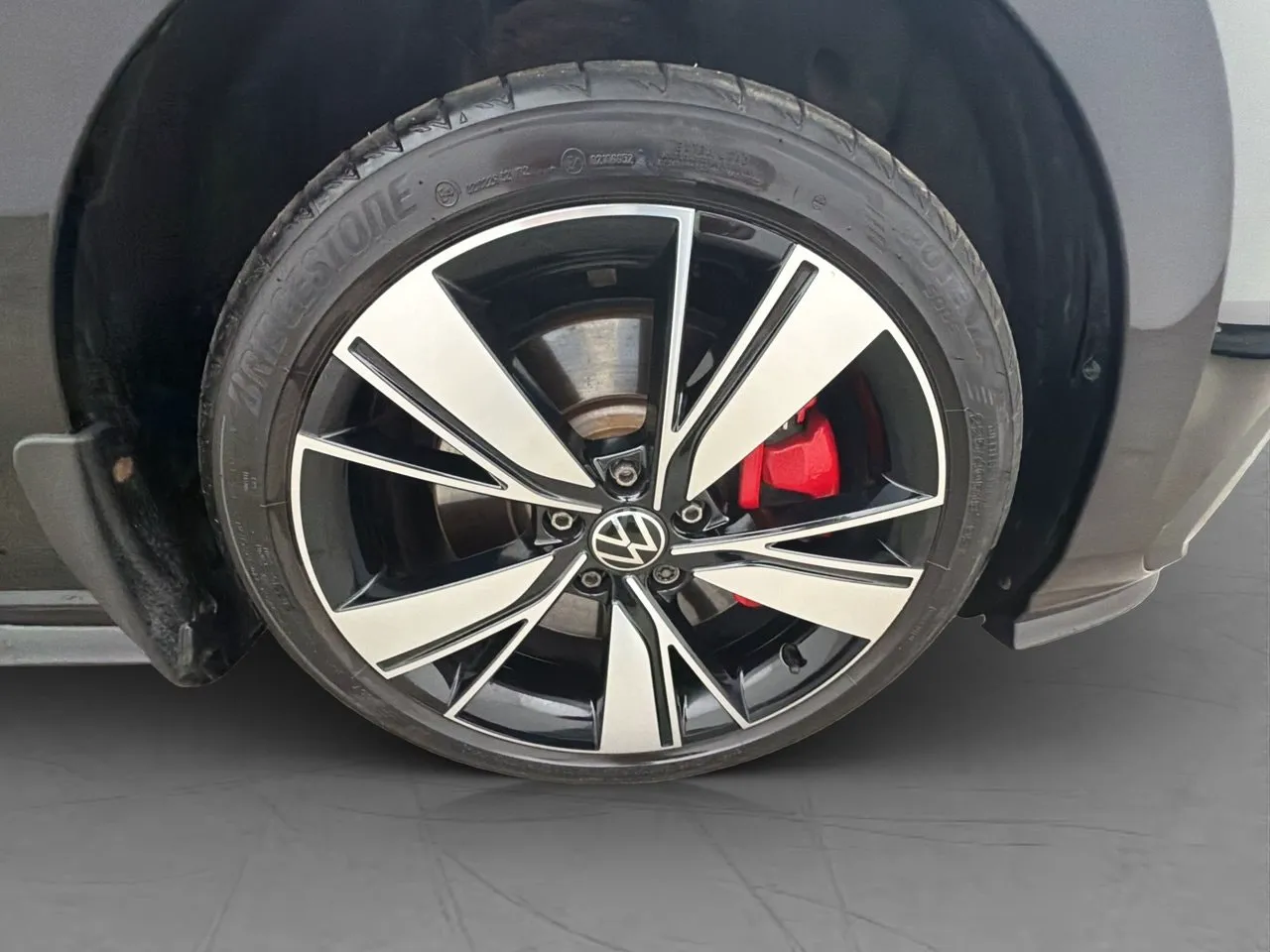 Vehicle image 32