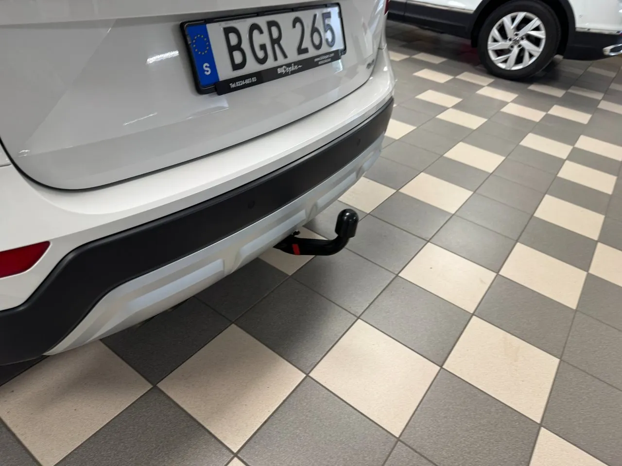 Vehicle image 15