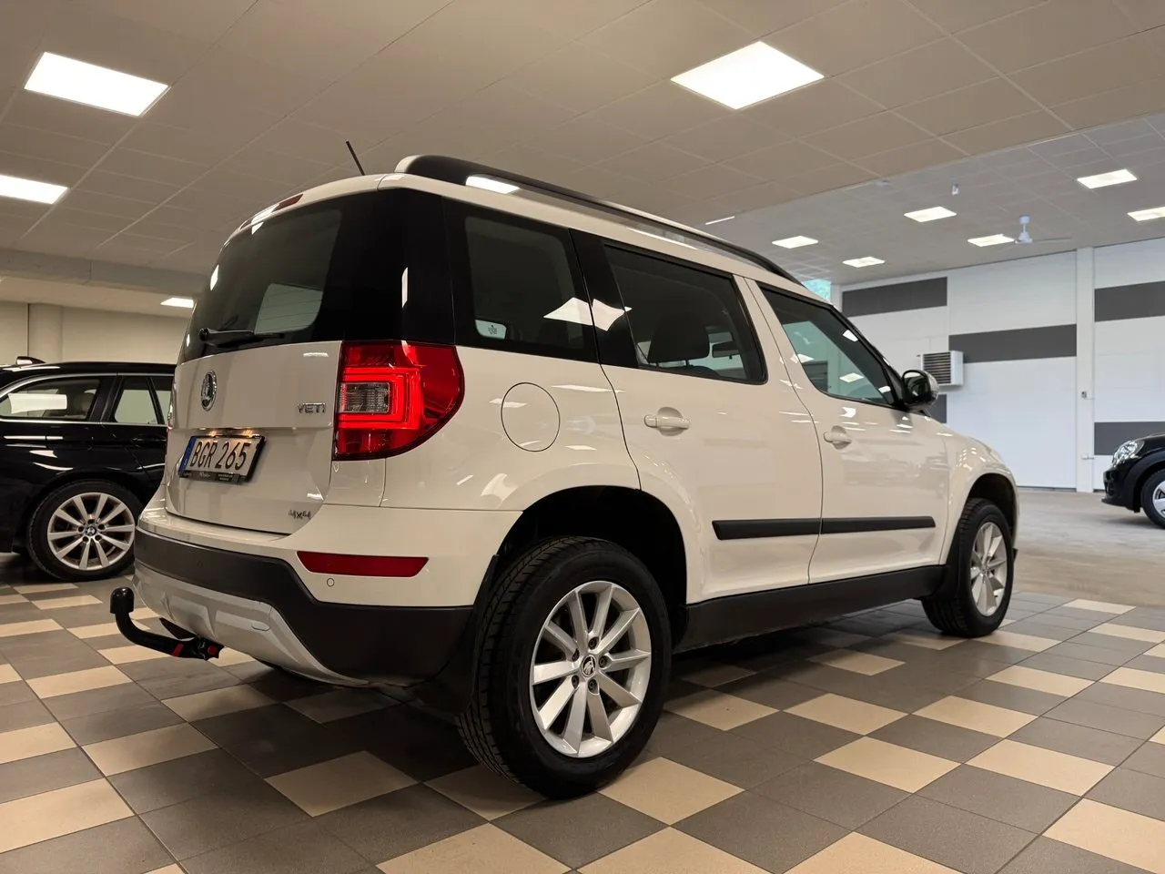 Vehicle image 4