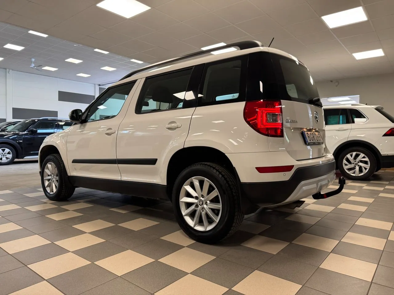 Vehicle image 3