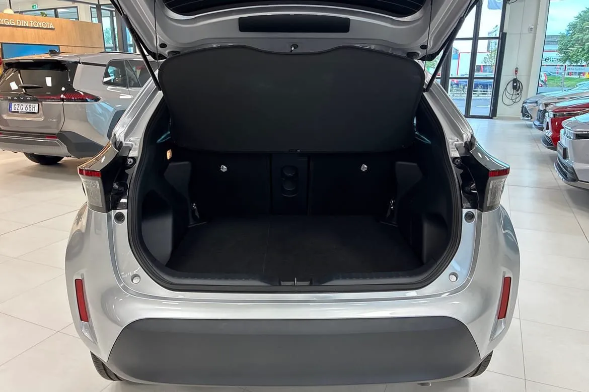Vehicle image 9