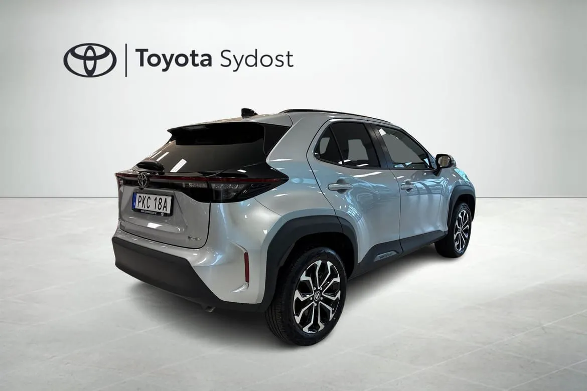 Vehicle image 16