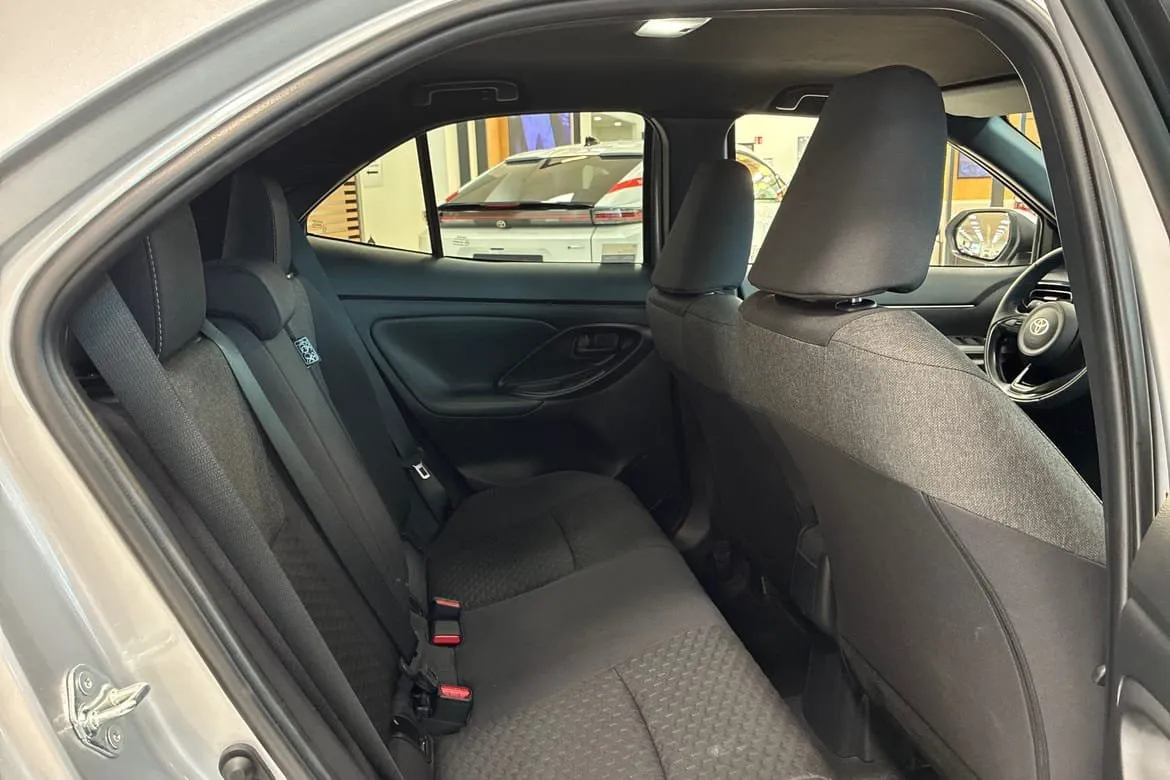 Vehicle image 6