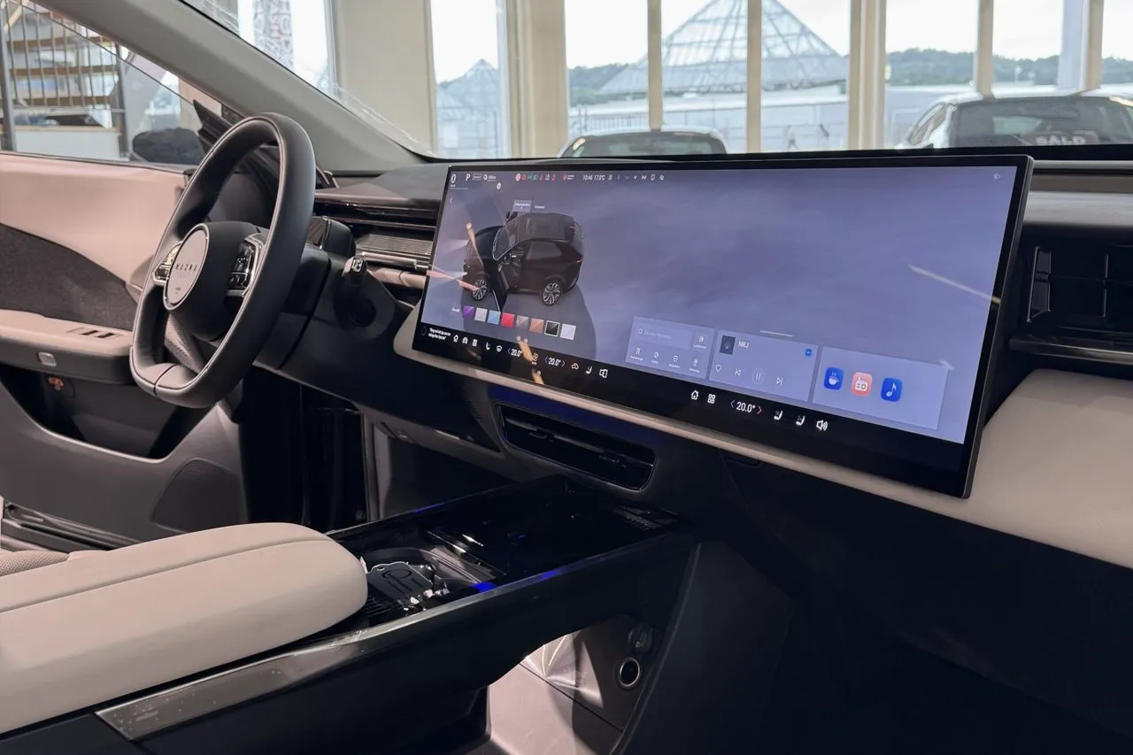 Vehicle image 14