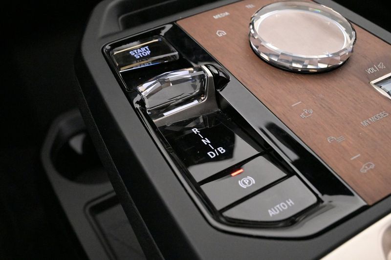 BMW iX bild 24