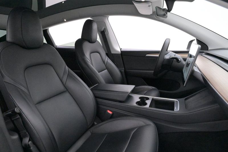 Tesla Model Y bild 12
