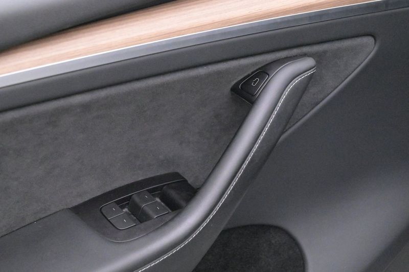 Tesla Model Y bild 10