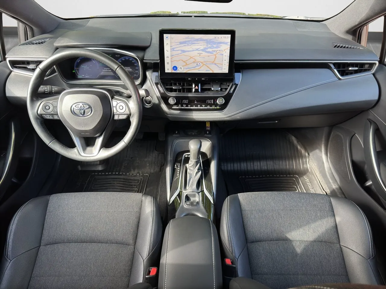 Vehicle image 10