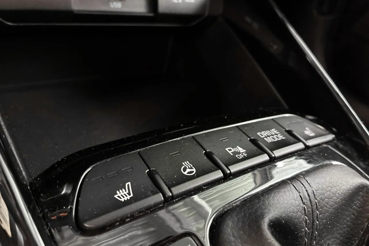 Vehicle image 18
