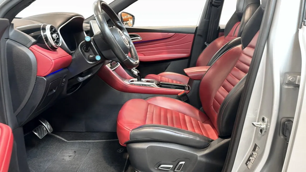 Vehicle image 10