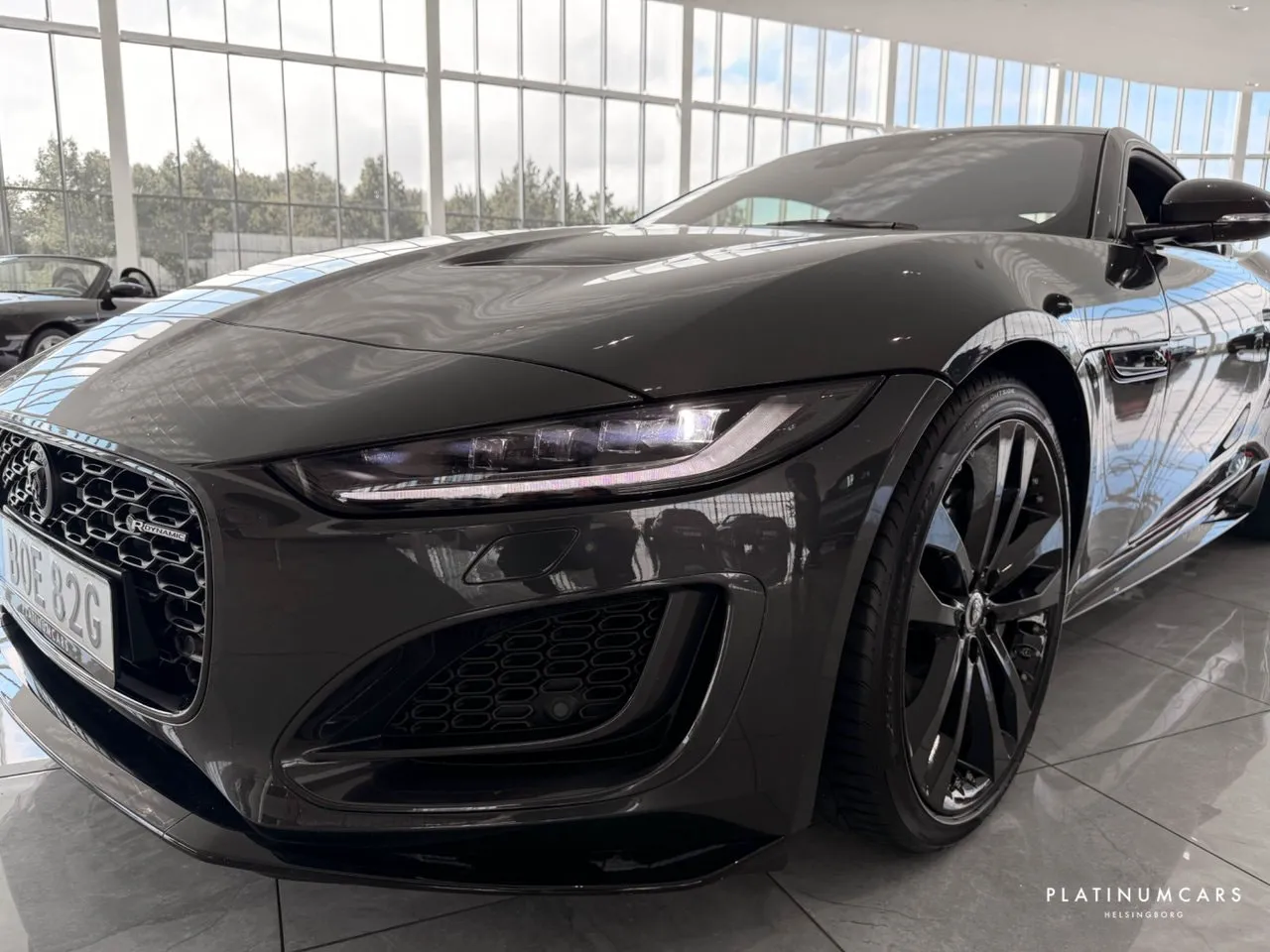 Vehicle image 10