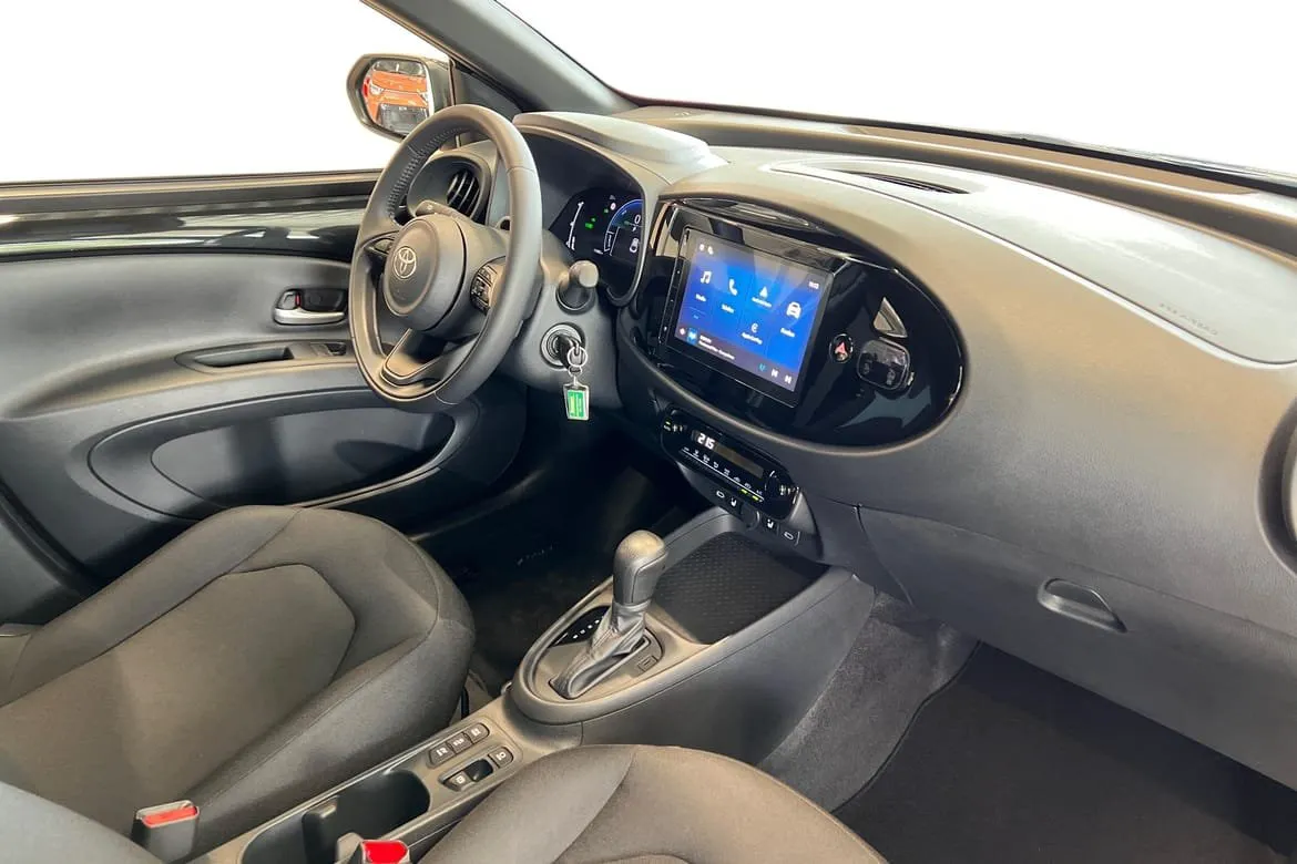 Vehicle image 6