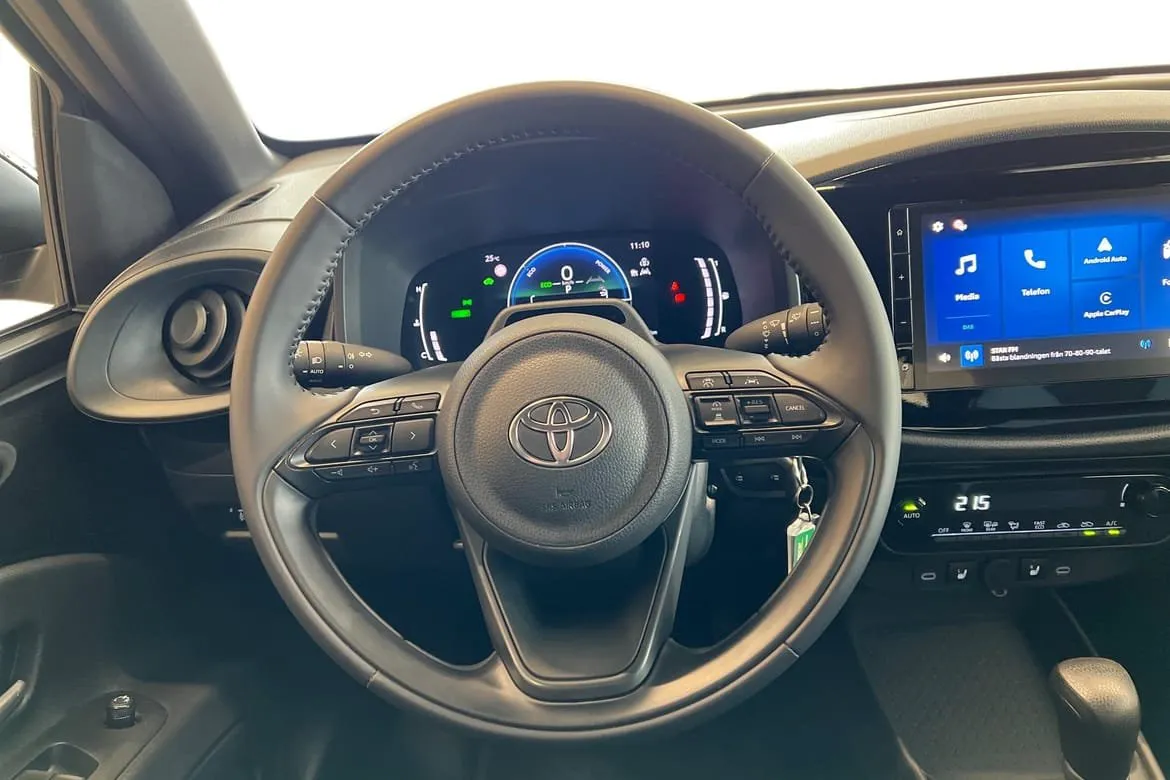 Vehicle image 10