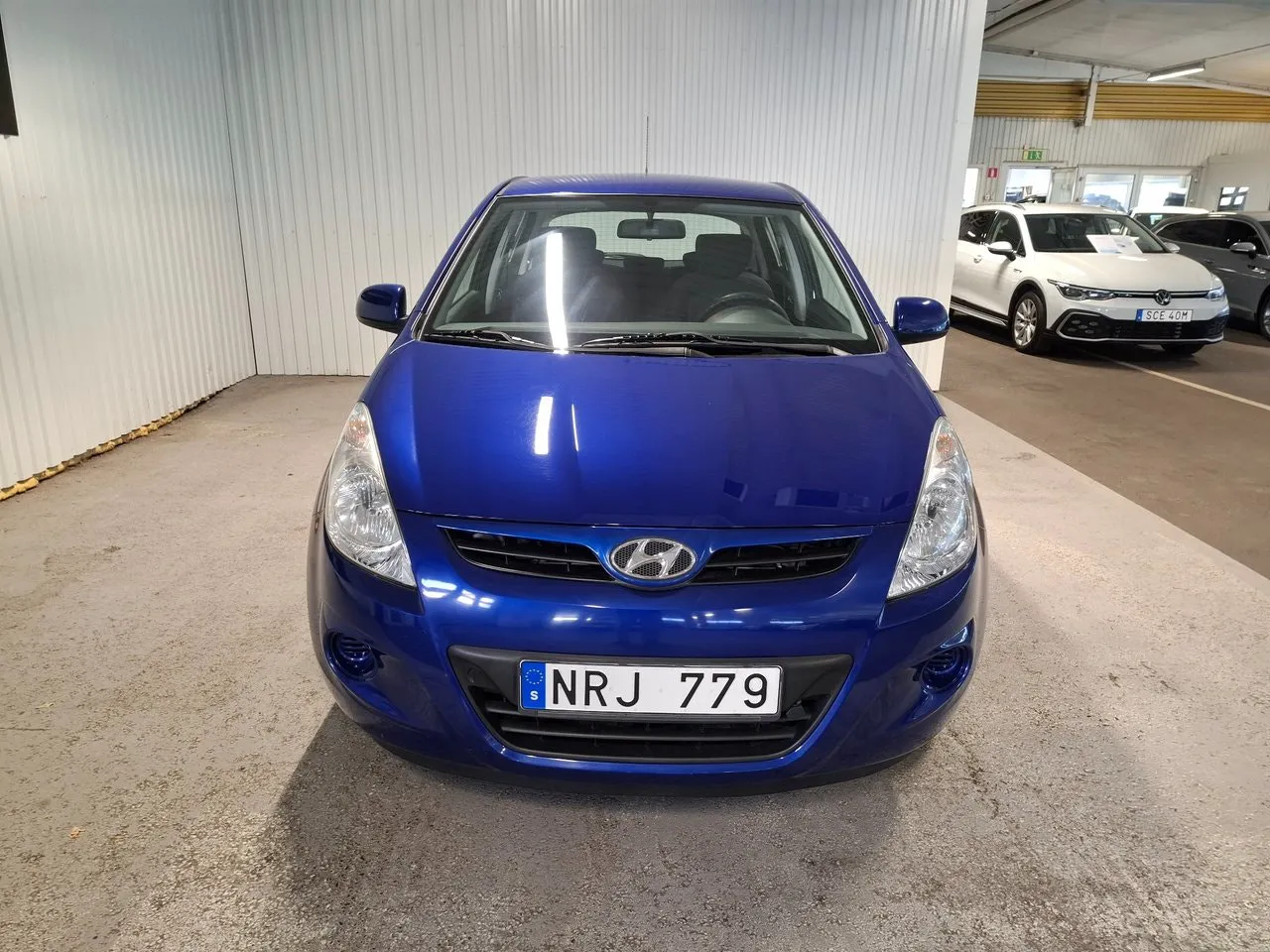 Vehicle image 7