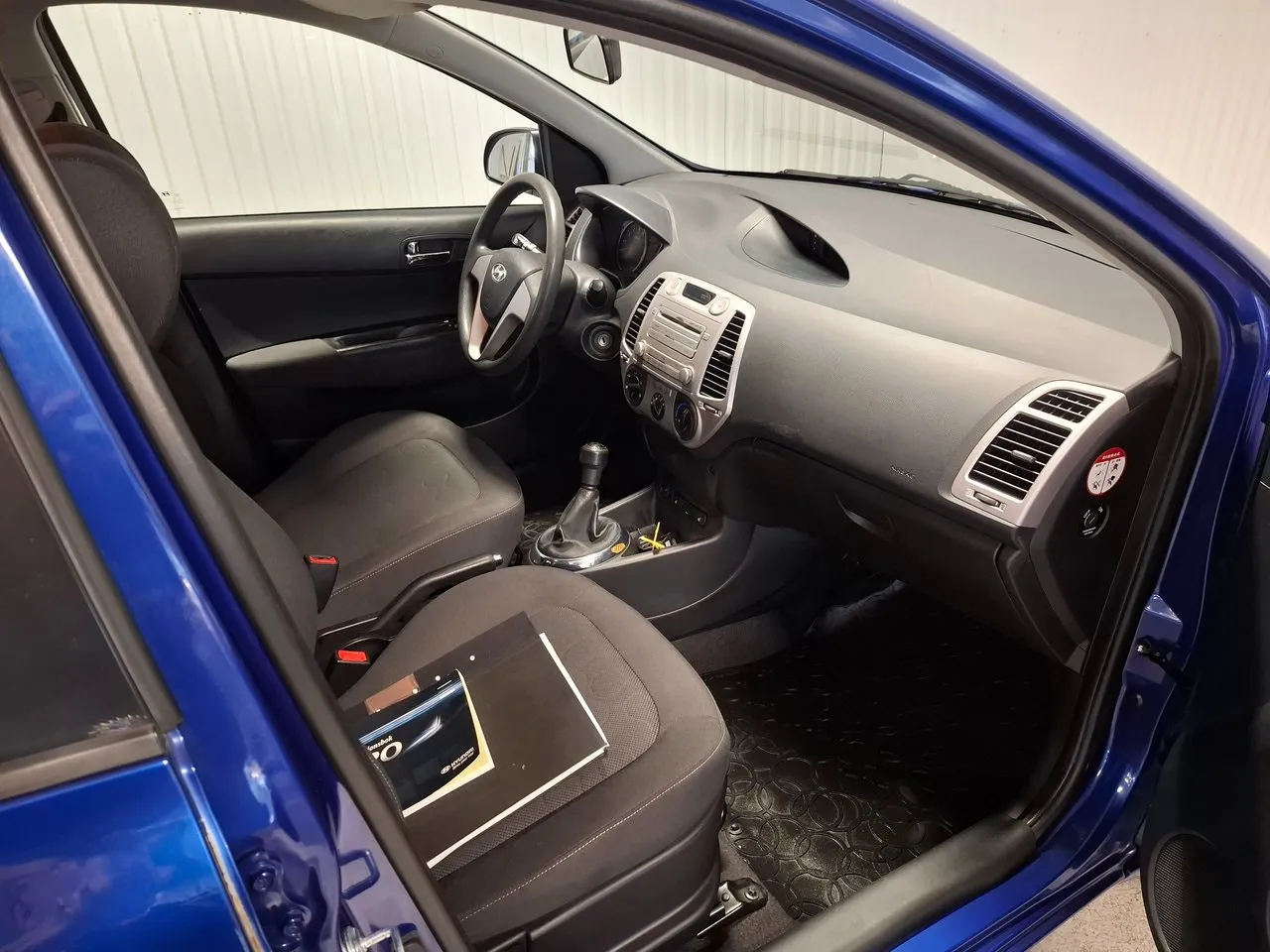Vehicle image 10